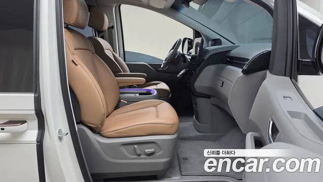 Hyundai Staria 2025 — фото 11