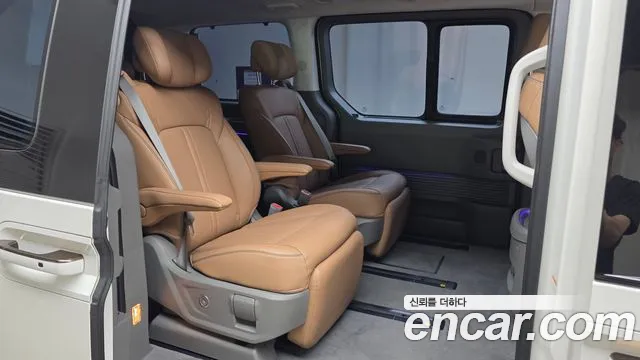Hyundai Staria 2025 — фото 12