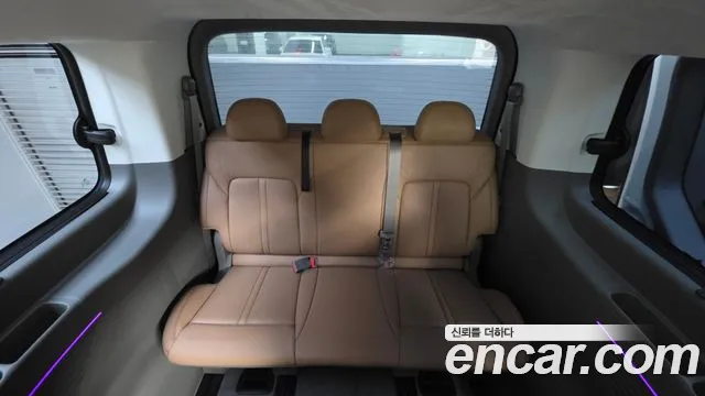 Hyundai Staria 2025 — фото 18
