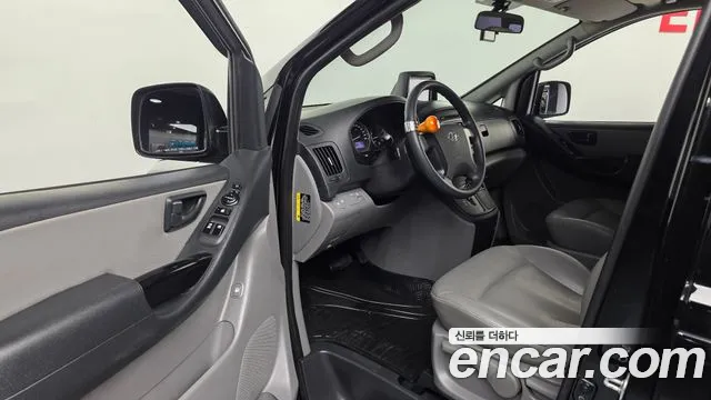 Hyundai Starex 2017 — фото 10
