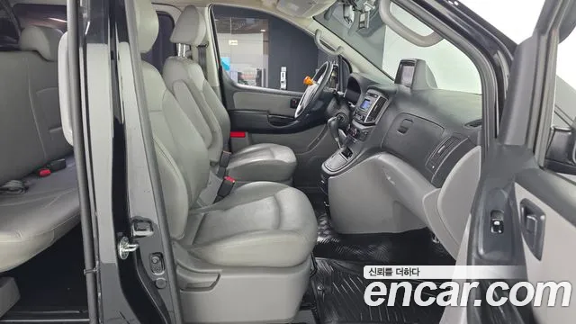 Hyundai Starex 2017 — фото 11