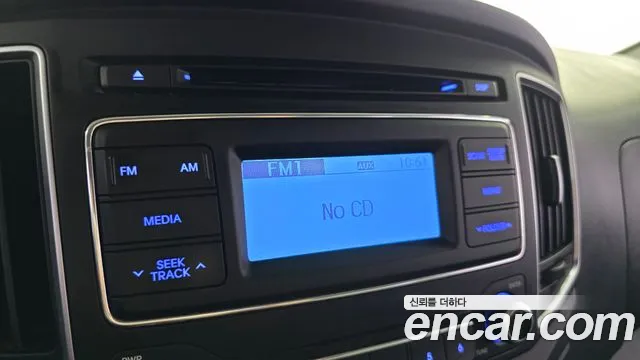 Hyundai Starex 2017 — фото 16