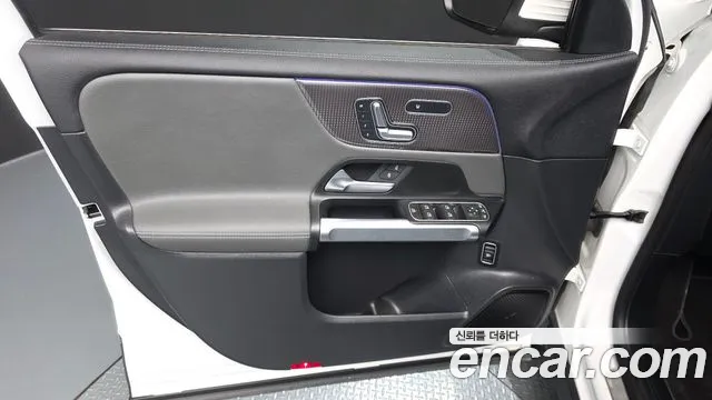 Mercedes-Benz EQB 2023 — фото 14