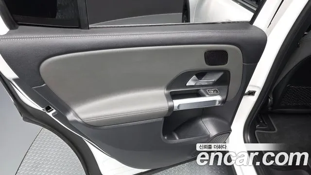 Mercedes-Benz EQB 2023 — фото 15