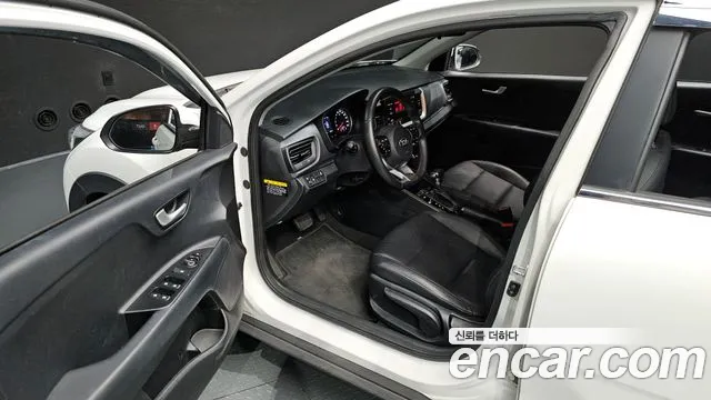 Kia Stonic 2018 — фото 10