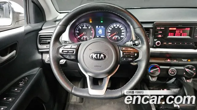 Kia Stonic 2018 — фото 13
