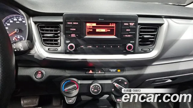 Kia Stonic 2018 — фото 16