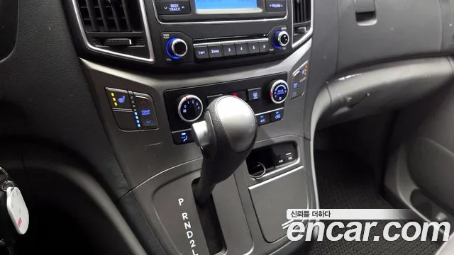 Hyundai Starex 2019 — фото 12