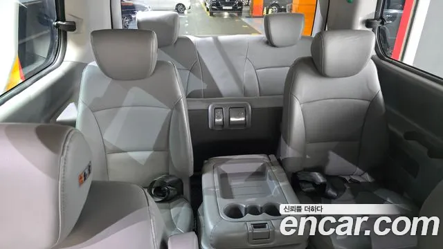 Hyundai Starex 2019 — фото 17