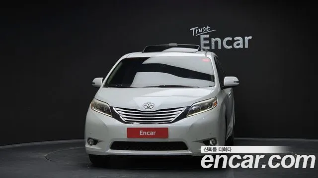 Toyota Sienna 2015 — фото 3