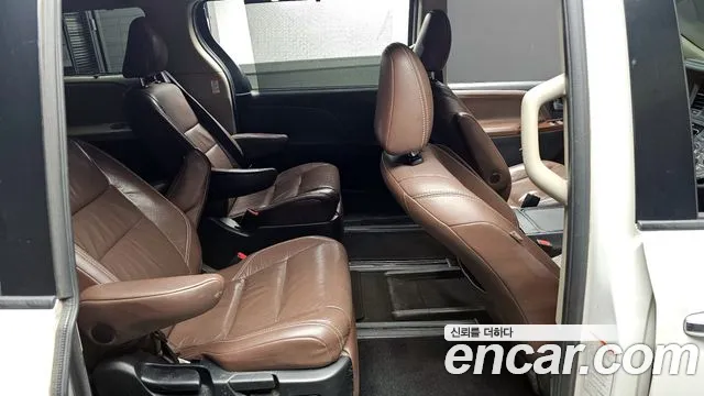 Toyota Sienna 2015 — фото 11