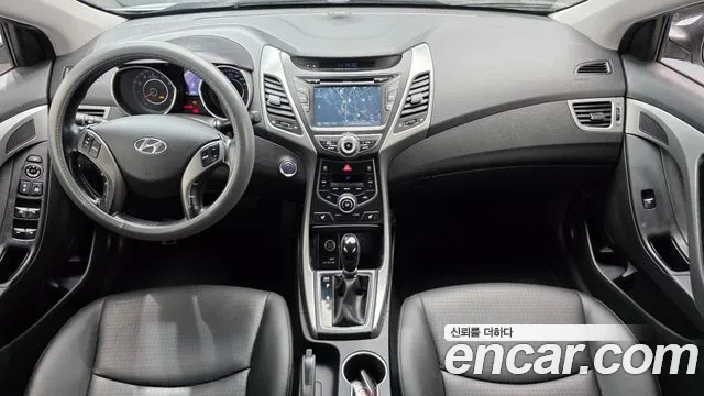 Hyundai AVANTE 2014 — фото 10