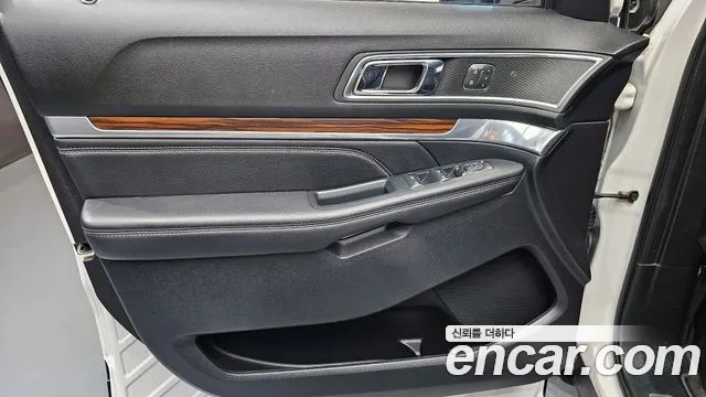 Ford Explorer 2019 — фото 14
