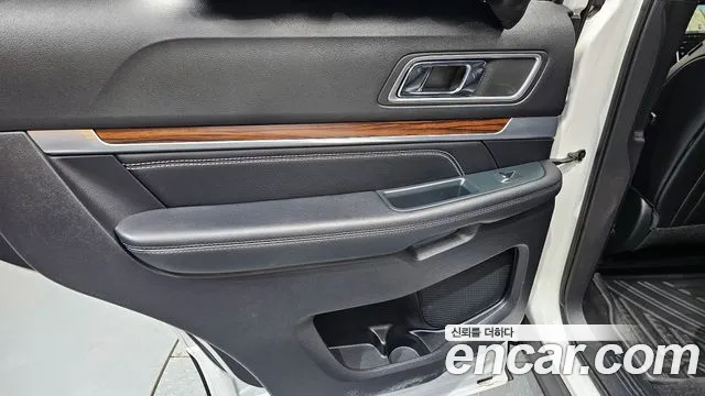 Ford Explorer 2019 — фото 15