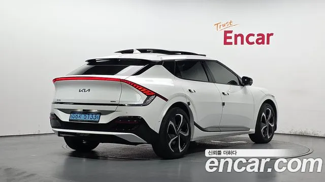 Kia EV6 2023 — фото 2