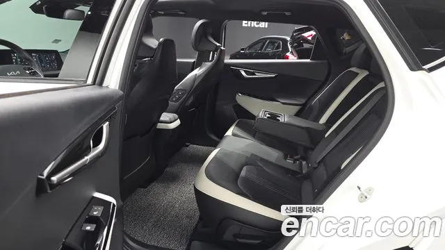 Kia EV6 2023 — фото 18