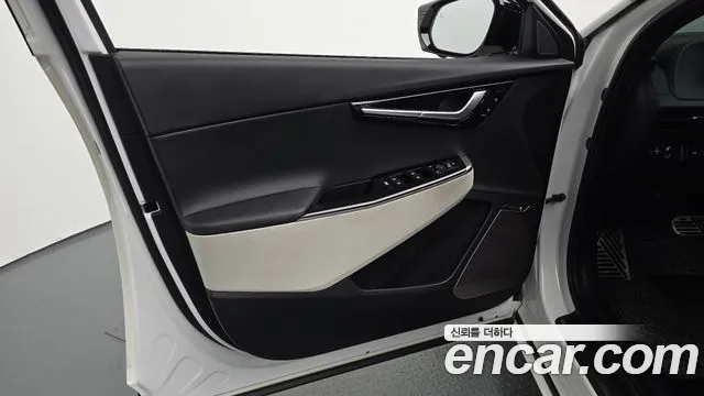 Kia EV6 2023 — фото 14