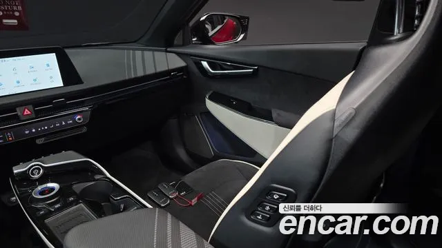 Kia EV6 2022 — фото 16