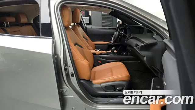 Lexus UX 2022 — фото 16