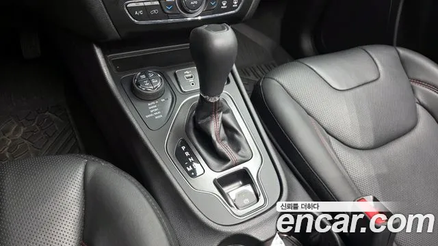 Jeep Cherokee 2021 — фото 12