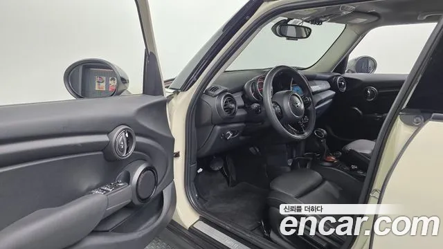 Mini Cooper 2019 — фото 13
