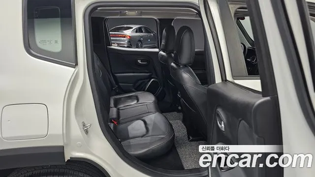 Jeep Renegade 2019 — фото 11