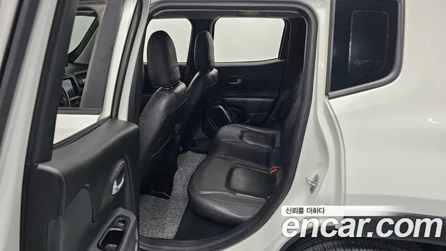Jeep Renegade 2019 — фото 12