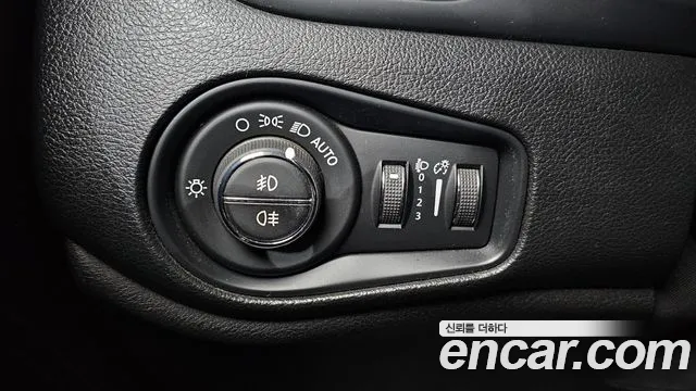 Jeep Renegade 2019 — фото 14