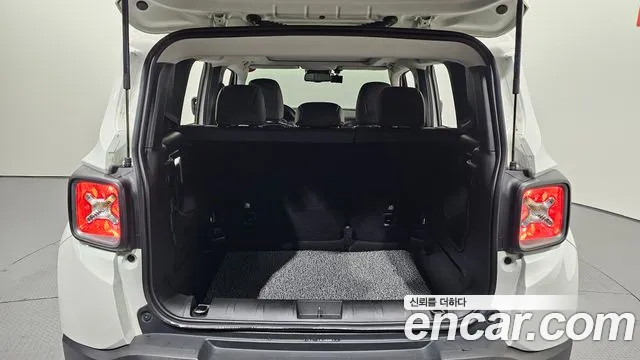 Jeep Renegade 2019 — фото 20