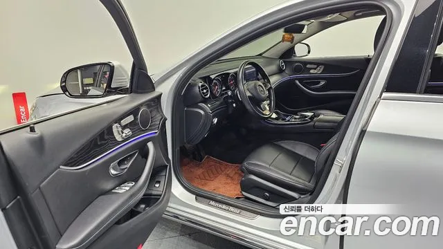 Mercedes-Benz E-Class 2017 — фото 10