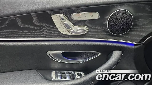 Mercedes-Benz E-Class 2017 — фото 16