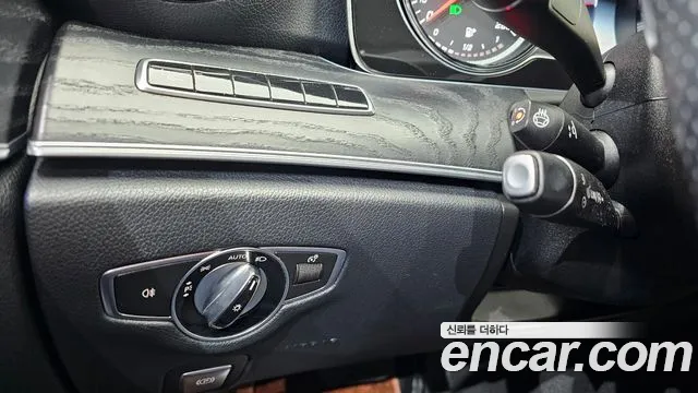 Mercedes-Benz E-Class 2017 — фото 17