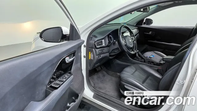 Kia Niro 2017 — фото 13