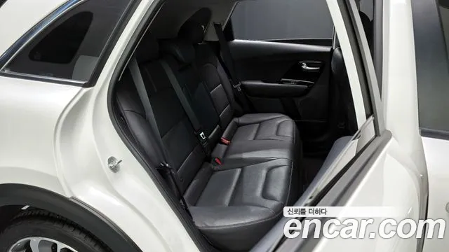 Kia Niro 2017 — фото 17