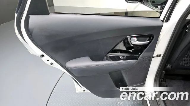 Kia Niro 2017 — фото 15