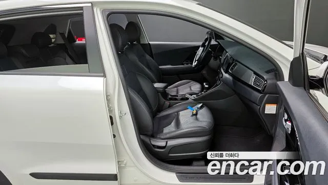 Kia Niro 2017 — фото 16