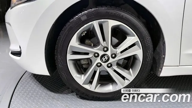 Hyundai AVANTE 2018 — фото 5