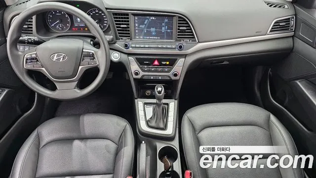 Hyundai AVANTE 2018 — фото 10