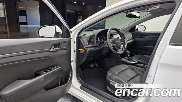 Hyundai AVANTE 2018 — фото 13