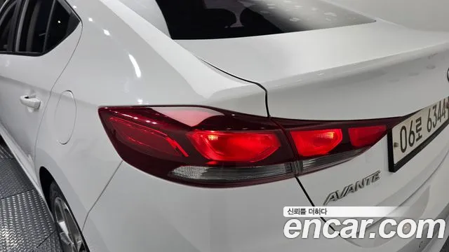 Hyundai AVANTE 2018 — фото 9