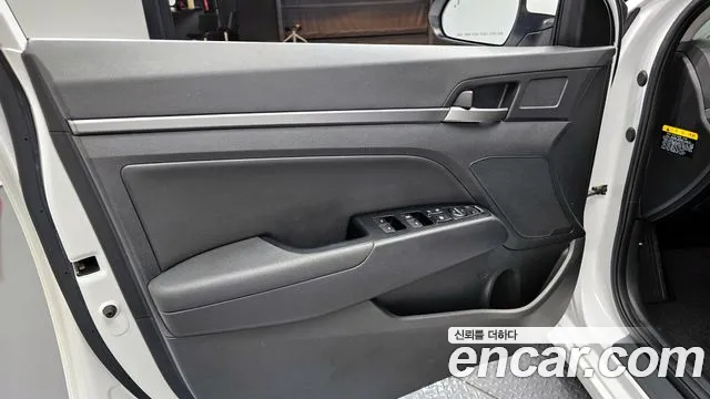 Hyundai AVANTE 2018 — фото 14