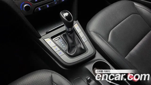 Hyundai AVANTE 2017 — фото 12