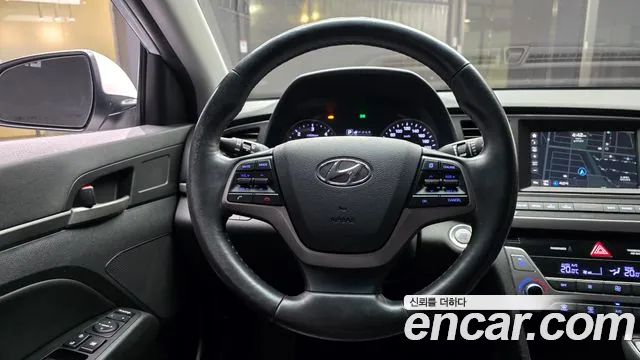 Hyundai AVANTE 2017 — фото 19