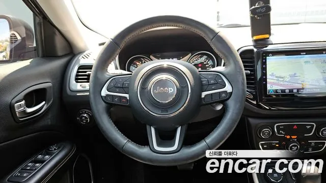 Jeep Compass 2018 — фото 12