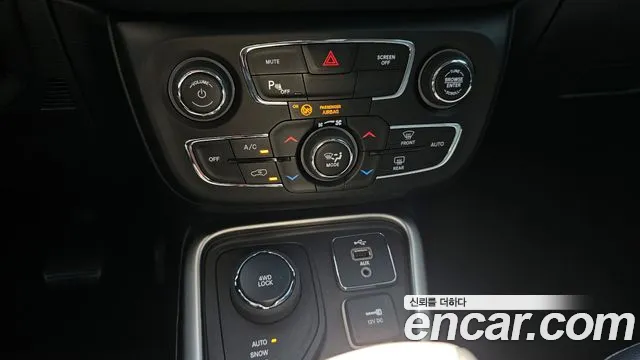 Jeep Compass 2018 — фото 20