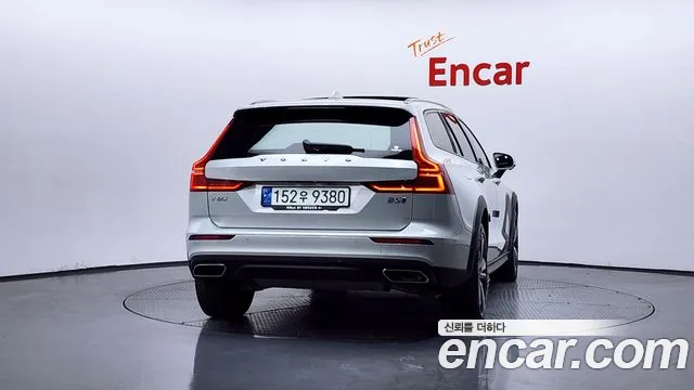Volvo V60 2021 — фото 4
