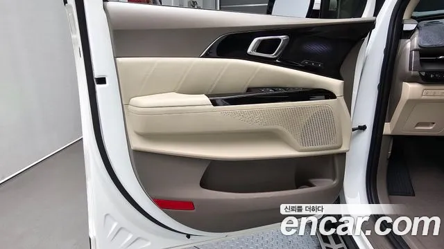 Kia Canival 2023 — фото 14
