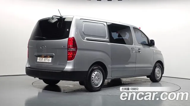 Hyundai Starex 2021 — фото 2