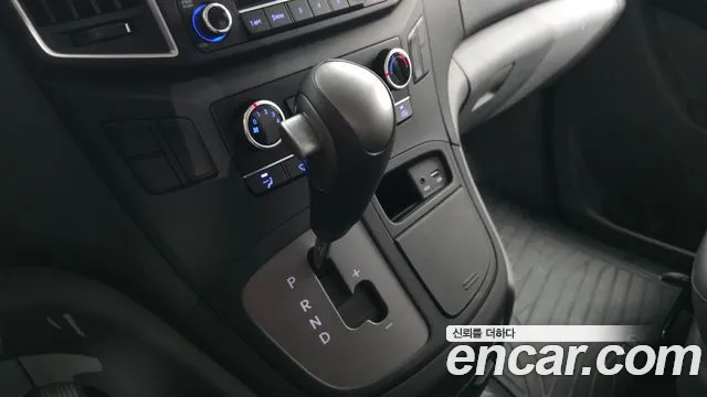 Hyundai Starex 2021 — фото 12