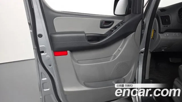 Hyundai Starex 2021 — фото 15